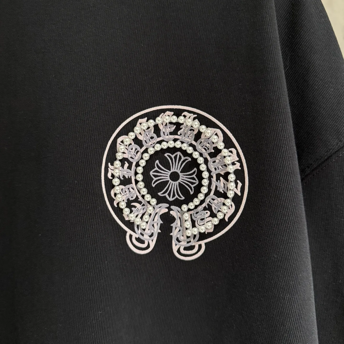 🅿️350 [Strict quality control] CH Croixin's new long-sleeved sweatshirt T-shirt. Heavy 420g double yarn fabric. Three-dimensional printing on the back panel ➕ bubble beads on the front and back. The whole garment is washed twice. The four sides are frayed and torn. Heavy fabric. The neckline is made of icy Solona. Loose fit. Deep, wide and stylish. No deformation or shrinkage. Color: 3 colors, black, white and gray. Size: M-2xl